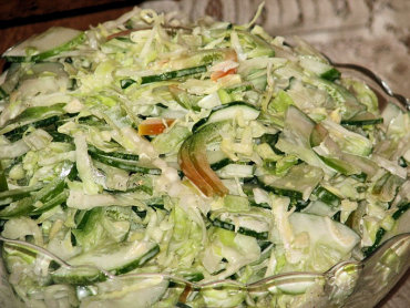 Zdjęcie potrawy Surówka na zielono z młodej kapustki