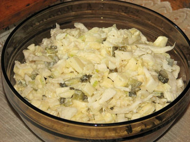 Zdjęcie potrawy Surówka z kapusty pekińskiej, kiszonych ogórków i jabłek