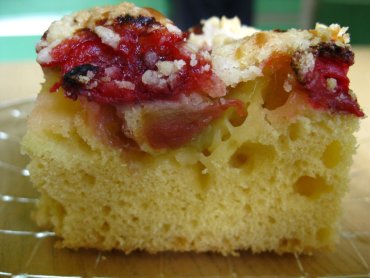 Zdjęcie potrawy Truskawkowo-rabarbarowe ciasto z kruszonką