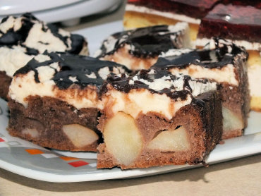 Zdjęcie potrawy Ciasto z gruszkami i kremem budyniowo-rumowym