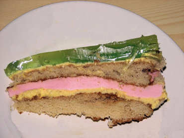Zdjęcie potrawy Kremowy przekładaniec z truskawkową pianką