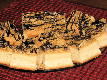 Zdjęcie potrawy Ciasto biszkoptowo-orzechowe z budyniowym kremem