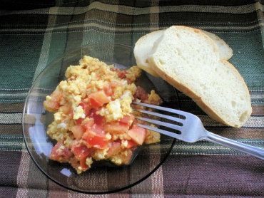 Zdjęcie potrawy Jajecznica z pomidorem