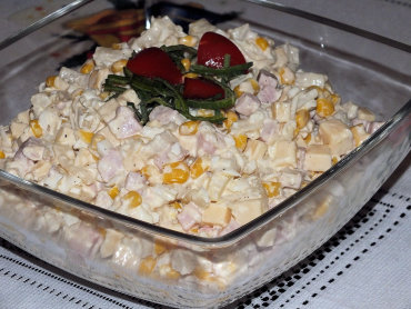 Zdjęcie potrawy Pyszna sałatka z szynką i selerem konserwowym