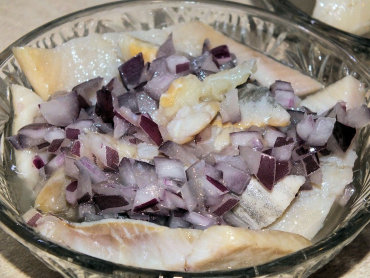 Zdjęcie potrawy Sałatka z matiasów w zalewie octowej