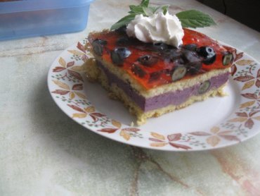 Zdjęcie potrawy Ciasto biszkoptowe z musem borówkowo-serowym i galaretką
