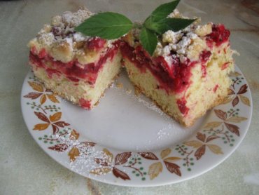 Zdjęcie potrawy Ciasto drożdżowe z czerwonymi porzeczkami i kruszonką