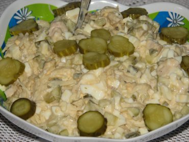Zdjęcie potrawy Dietetyczna sałatka selerowa z indykiem i ogórkiem konserwowym
