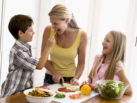 Jak zachęcić dzieci do jedzenia warzyw i owoców?