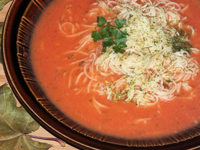 Błyskawiczna zupa pomidorowa z makaronem - zdjęcie 2