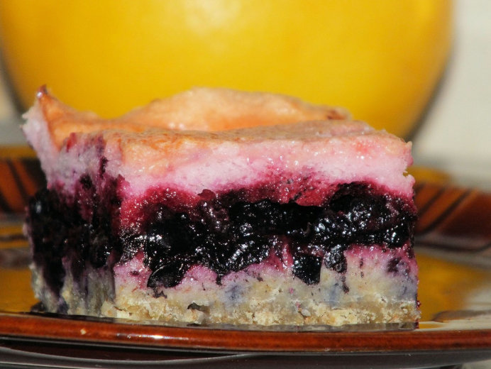 Gryczane ciasto z jagodami i wiśniową pianką - zdjęcie 2