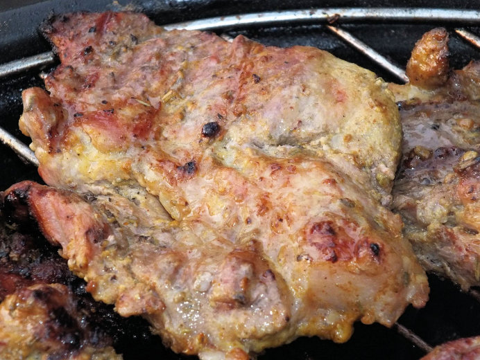 Przepyszna grillowa porcja mięsa