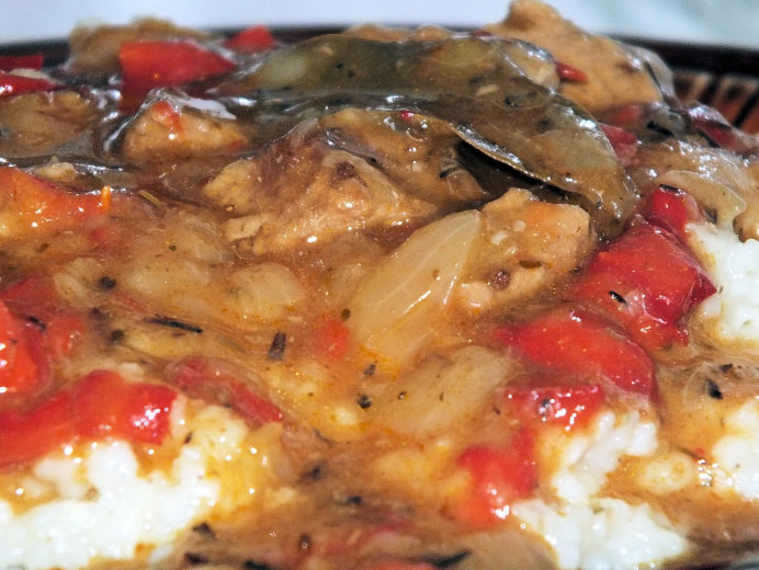 Łopatka wieprzowa z cebulą i czerwoną papryką w sosie - zdjęcie 2