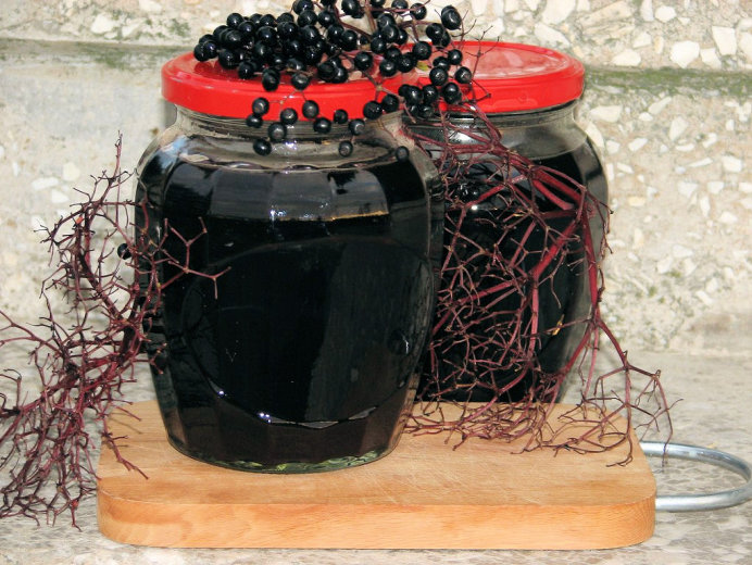 Sok ze śliwek i owoców czarnego bzu