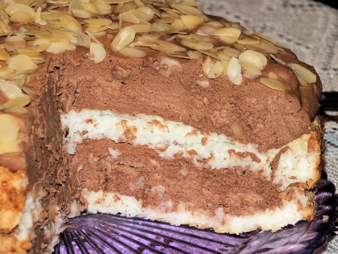 Tort kokosowy z śmietankowo-czekoladową masą