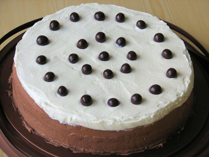 Wyśmienity i bardzo łatwy tort czekoladowy - zdjęcie 3