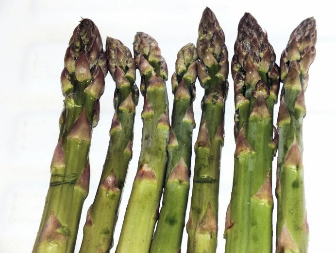 Zielone szparagi zapiekane z szynką i cebulą - zdjęcie 3