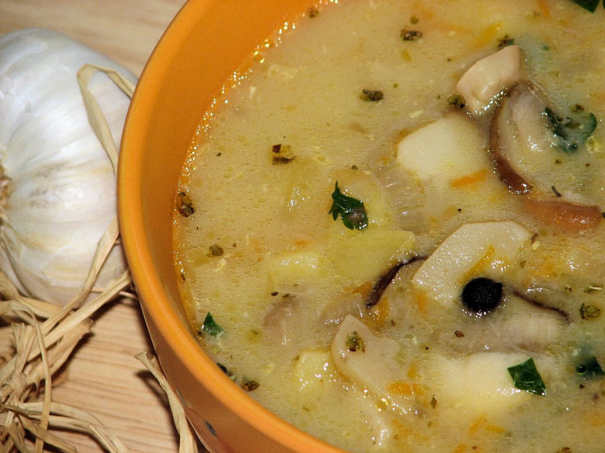 Delikatna zupa ziemniaczana z grzybami - zdjęcie 2