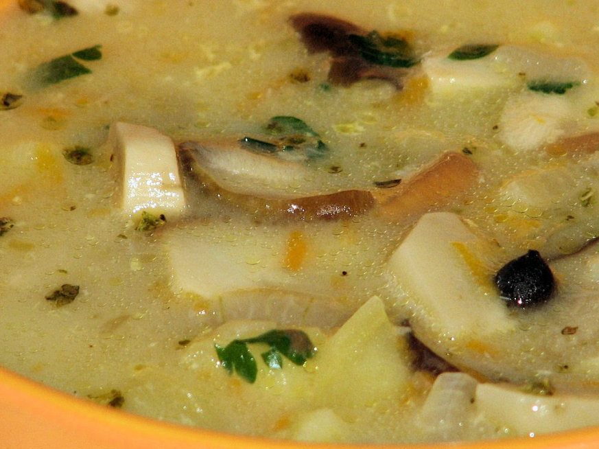 Delikatna zupa ziemniaczana z grzybami - zdjęcie 3