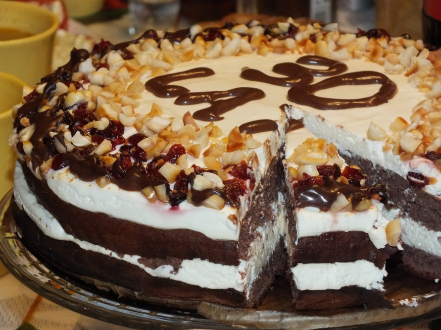 Fasolowo-banaowe ciasto z delikatną białą masą - zdjęcie 3