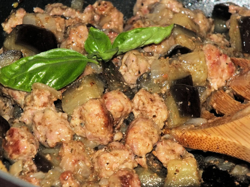 Kuleczki mięsne z bakłażanem w sosie własnym - zdjęcie 2