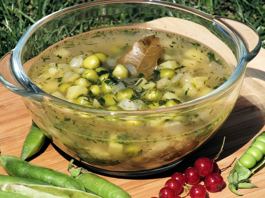 Lekka zupa ze świeżego zielonego groszku - zdjęcie 2