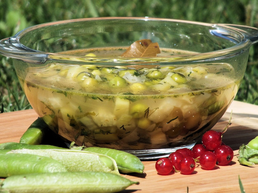 Lekka zupa ze świeżego zielonego groszku - zdjęcie 3