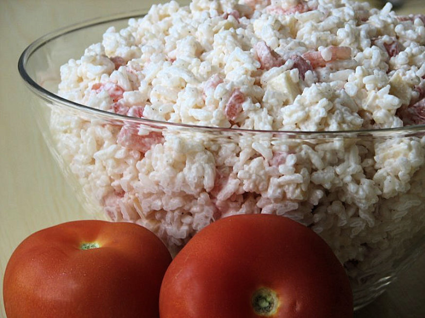 Sałatka ryżowa z pomidorem - zdjęcie 3