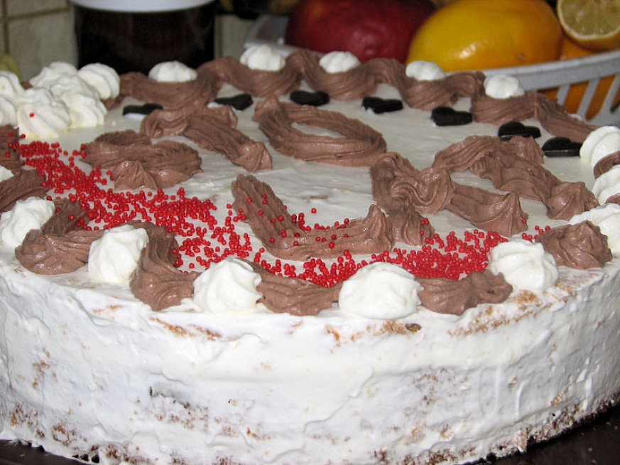 Śmietankowy tort z masą Nutellą - zdjęcie 3