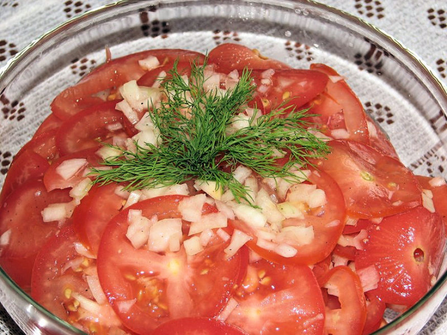 Surówka z pomidorów i cebuli - zdjęcie 2