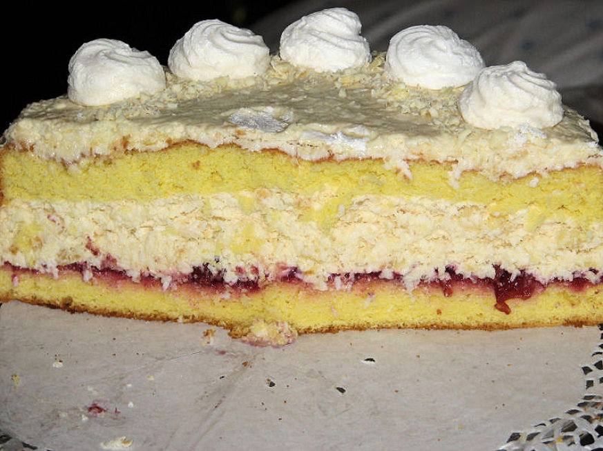 Tort rafaello z konfiturą wiśniową - zdjęcie 3