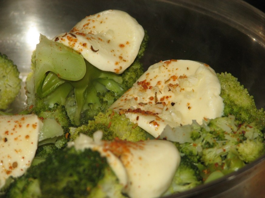 Brokuły pod mozzarellą