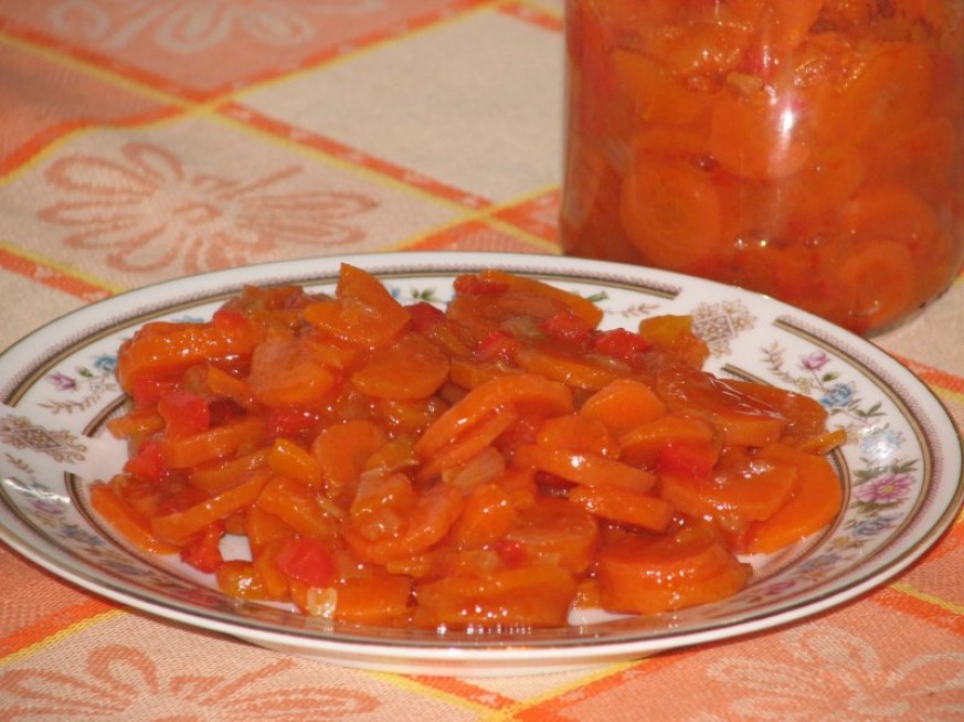 Sałatka z marchewki i czerwonej papryki