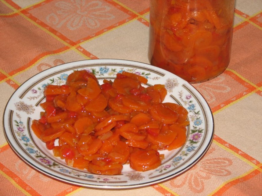 Sałatka z marchewki i czerwonej papryki - zdjęcie 2