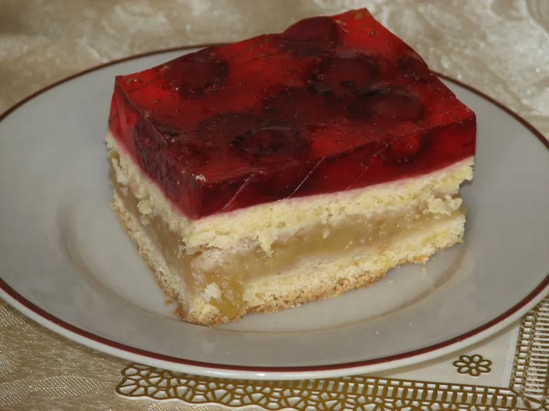 Kruche ciasto jabłkowo-wiśniowe