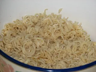 Sałatka brokułowa z makaronem chińskim - 7