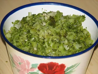 Sałatka brokułowa z makaronem chińskim - 8