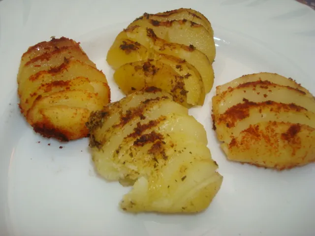 Czosznkowe grillowane ziemniaczki
