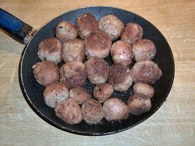 Klopsiki w sosie pomidorowym
