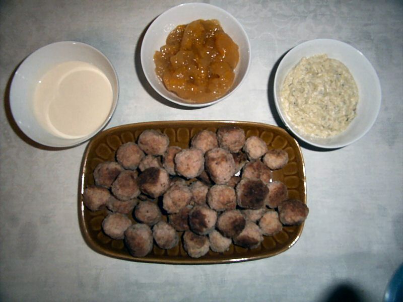 Pikantne kuleczki z różnymi sosami