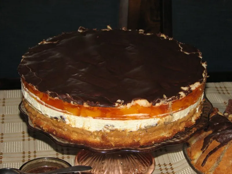 Tort brzoskwiniowy z toffi