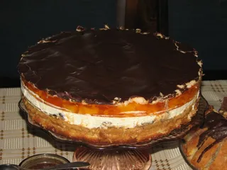 Tort brzoskwiniowy z toffi - 1