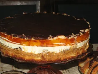 Tort brzoskwiniowy z toffi - 2