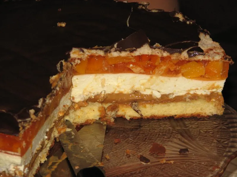 Tort brzoskwiniowy z toffi