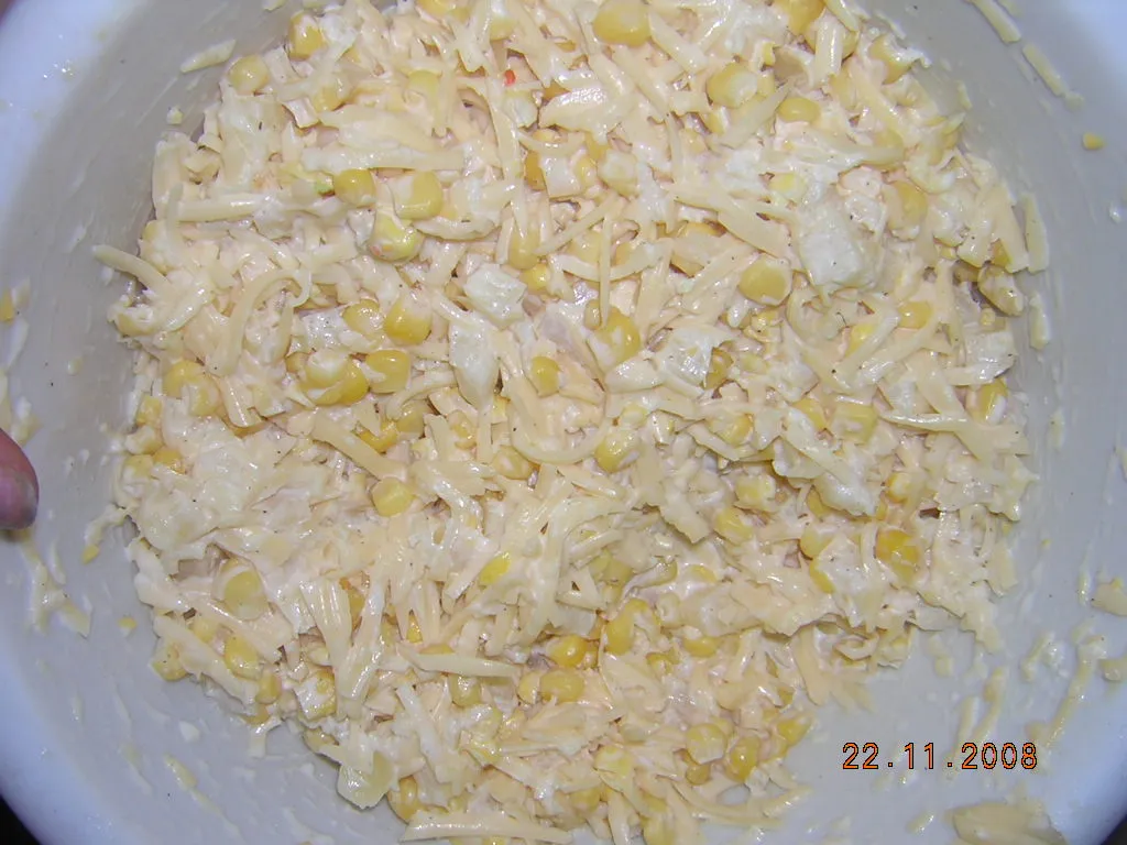 Sałatka serowo-ananasowa