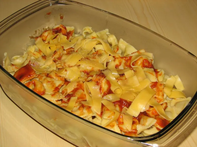 Zapiekanka makaronowa z pomidorowym sosem