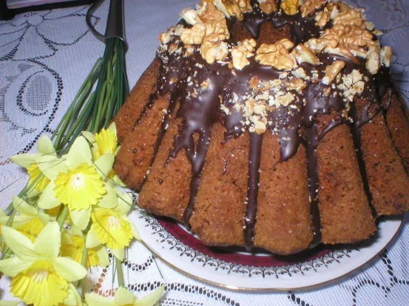Babka mleczno-orzechowa