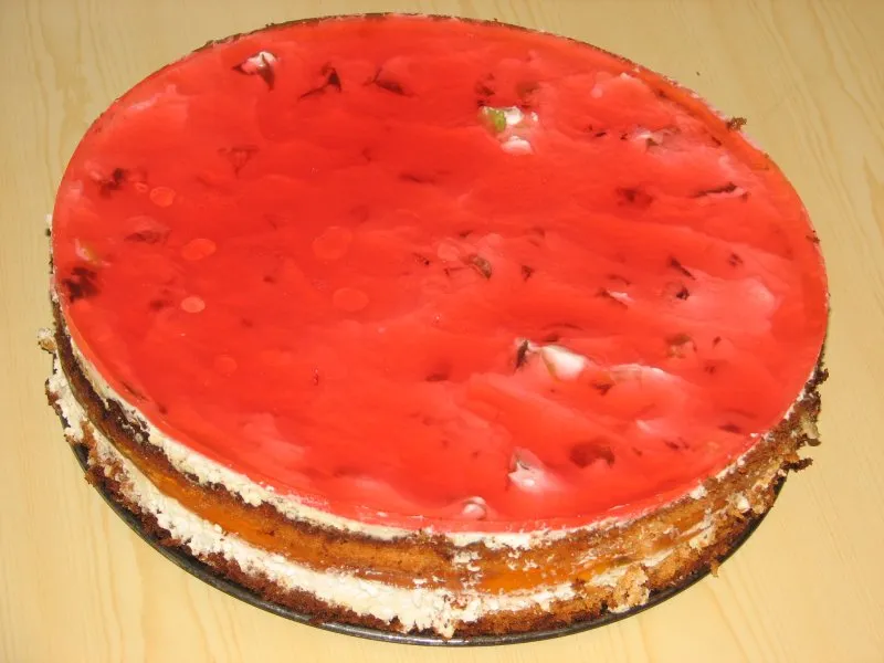 Tort galaretkowy ze śmietaną