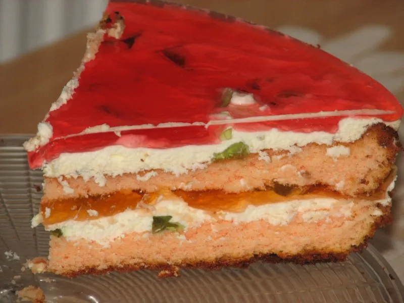 Tort galaretkowy ze śmietaną