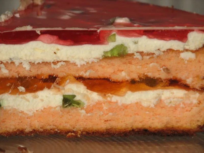 Tort galaretkowy ze śmietaną